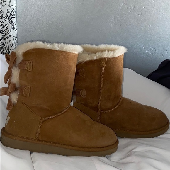 UGGS - Picture 3 of 5